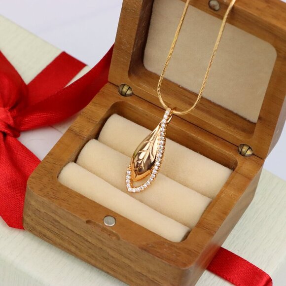 "Elegant Rose Gold Leaf Pendant with Crystal Accents, XPPT1581 - Picture 7 of 13